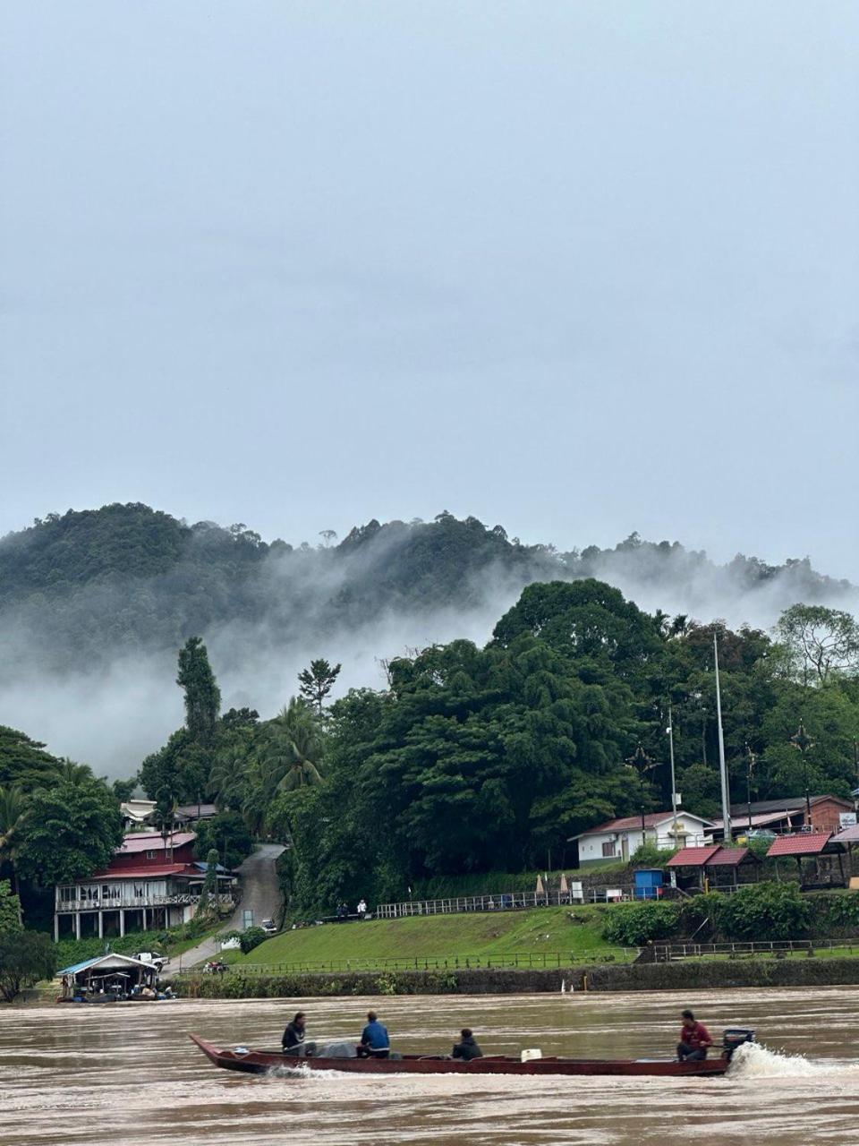 Teresek View Motel Kuala Tahan Kültér fotó