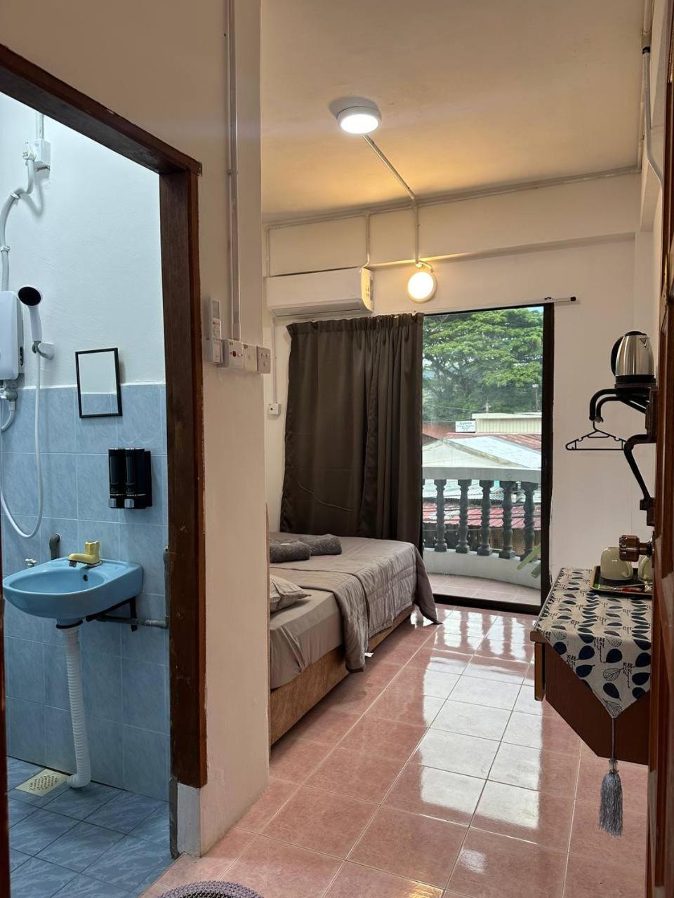Teresek View Motel Kuala Tahan Kültér fotó