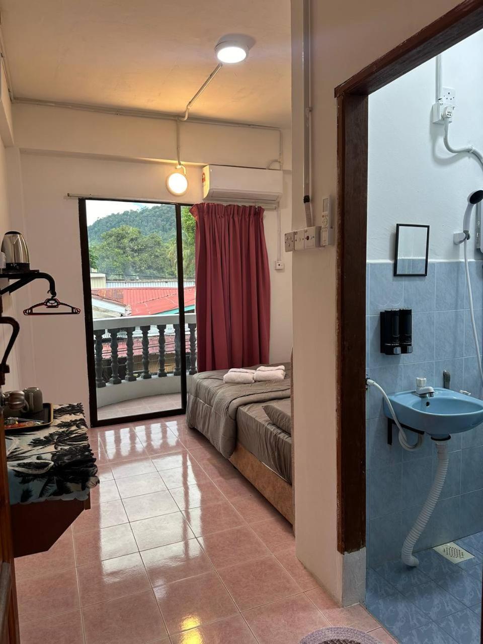 Teresek View Motel Kuala Tahan Kültér fotó