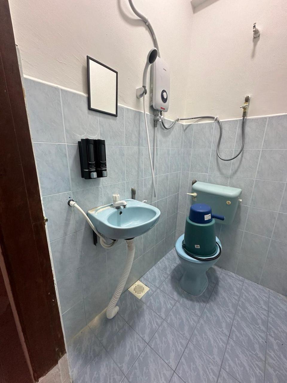 Teresek View Motel Kuala Tahan Kültér fotó